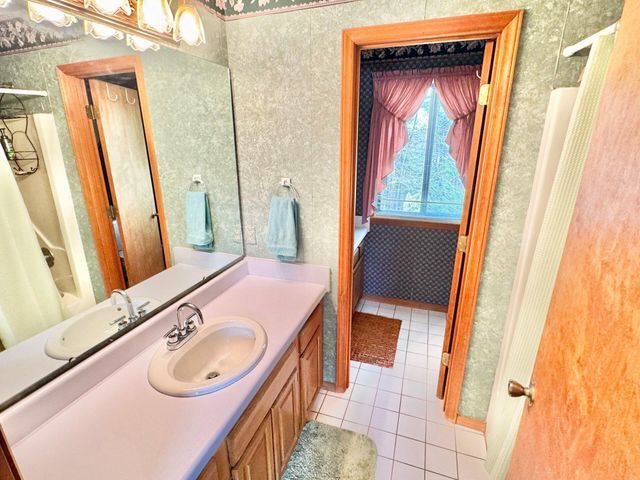 9245 Patterson DR, Bent Mountain, VA 24059