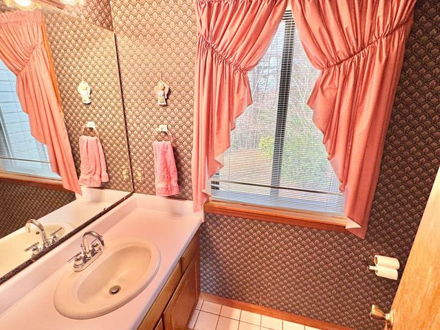 9245 Patterson DR, Bent Mountain, VA 24059