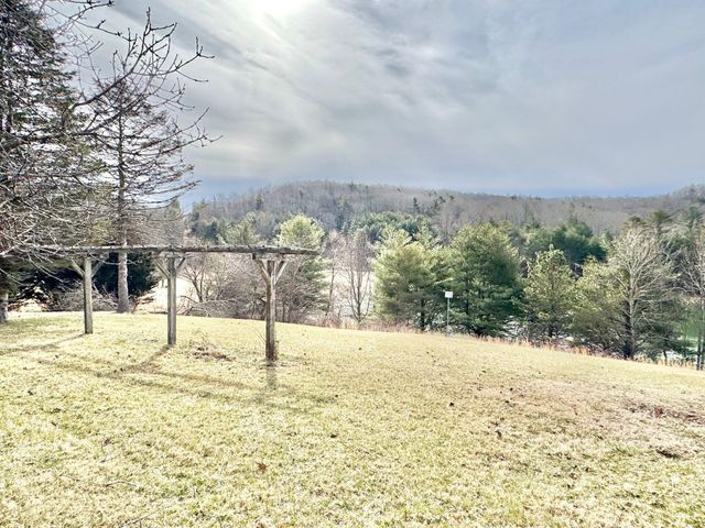 9245 Patterson DR, Bent Mountain, VA 24059