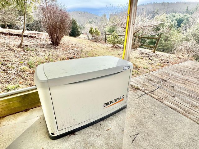 9245 Patterson DR, Bent Mountain, VA 24059