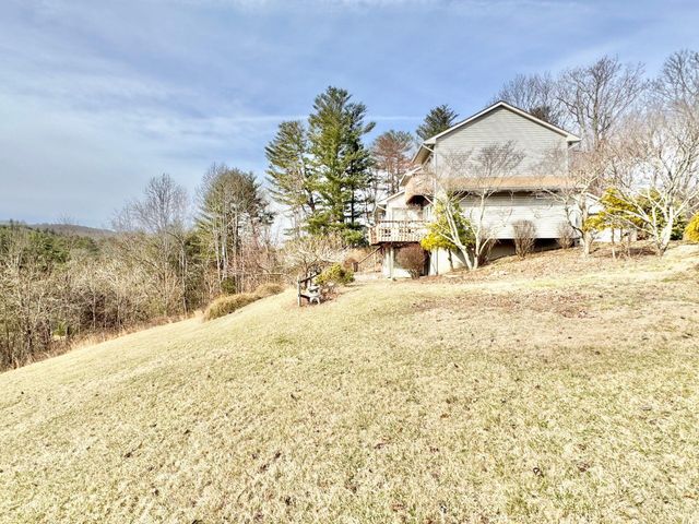 9245 Patterson DR, Bent Mountain, VA 24059