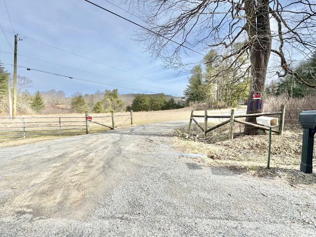 9245 Patterson DR, Bent Mountain, VA 24059