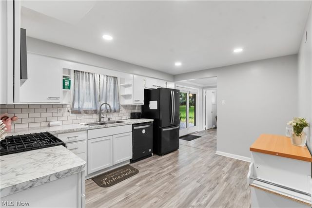 3233 Greenpark Street NW, Massillon, OH 44646
