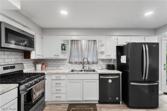 3233 Greenpark Street NW, Massillon, OH 44646