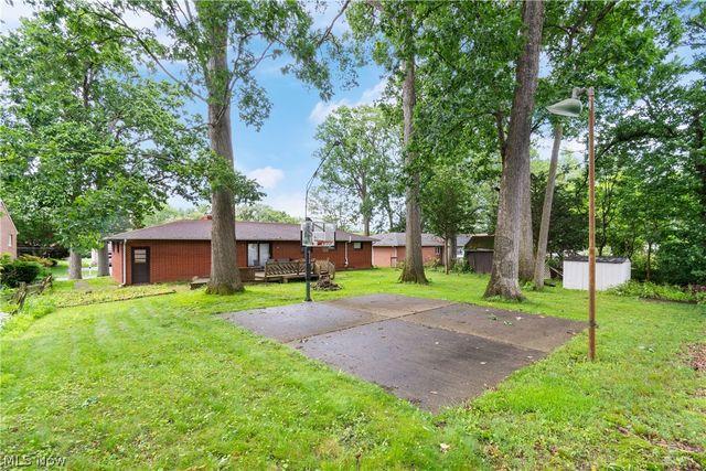 3233 Greenpark Street NW, Massillon, OH 44646