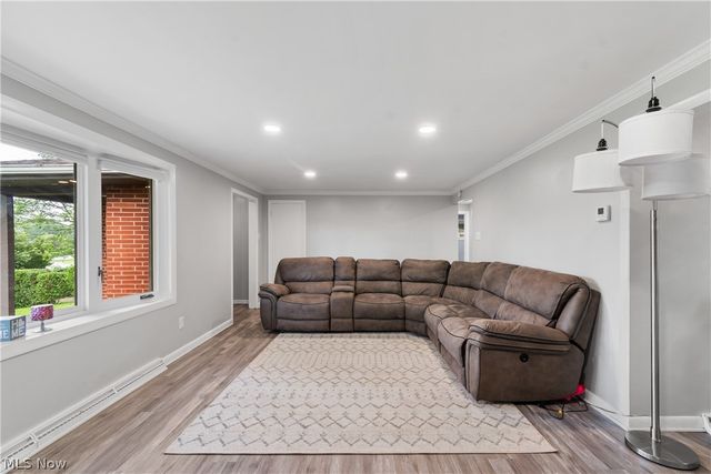 3233 Greenpark Street NW, Massillon, OH 44646
