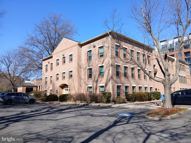 124 E BROAD ST #C2, Falls Church, VA 22046
