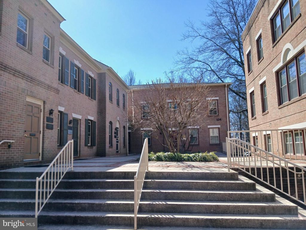 124 E BROAD ST #C2, Falls Church, VA 22046