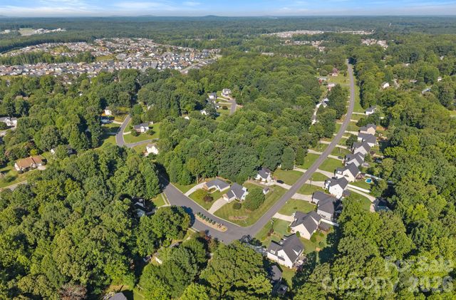 7219 Oxford Hunt Drive, Stanley, NC 28164
