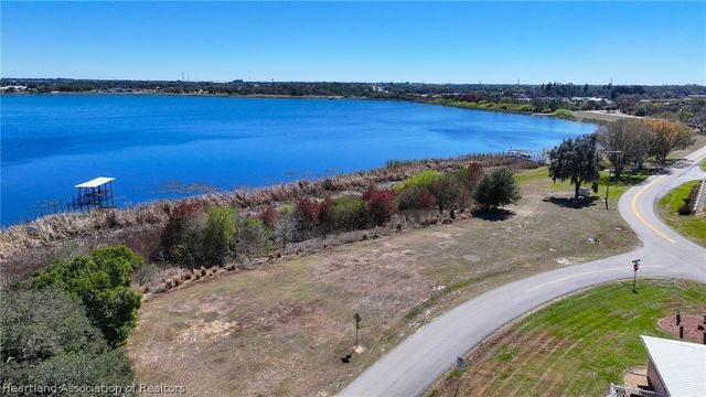 1055 W Lake Damon Drive, Avon Park, FL 33825