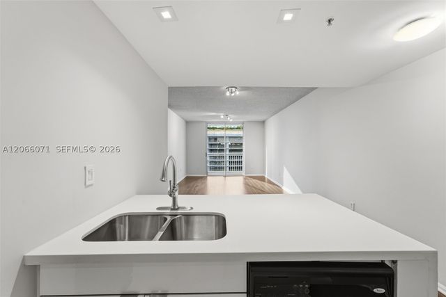 185 SE 14th Ter 1010, Miami, FL 33131
