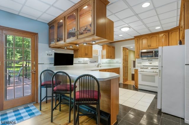 78 Bernard St, Branchburg Twp., NJ 08876