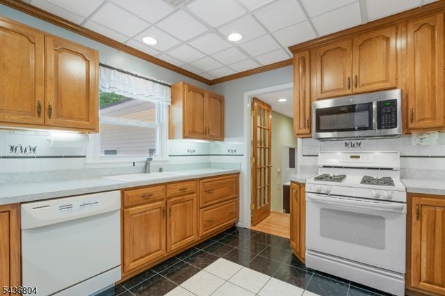 78 Bernard St, Branchburg Twp., NJ 08876
