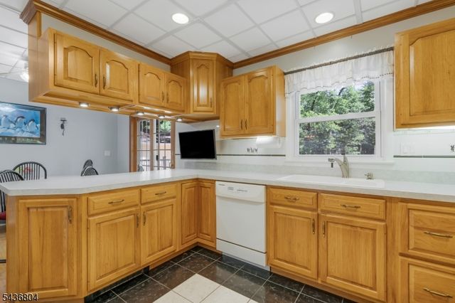 78 Bernard St, Branchburg Twp., NJ 08876