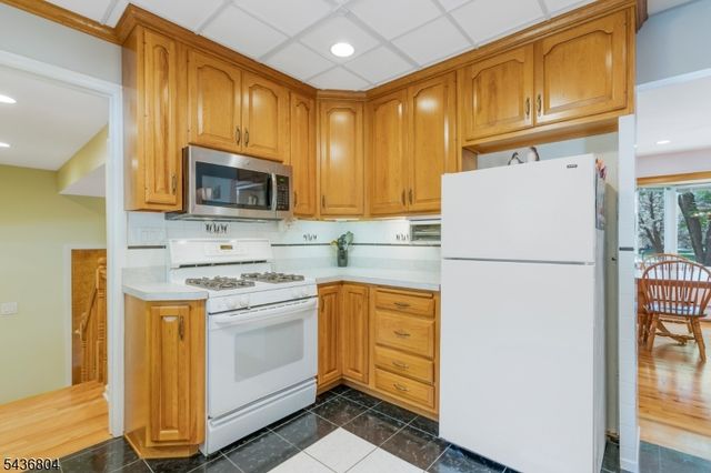 78 Bernard St, Branchburg Twp., NJ 08876