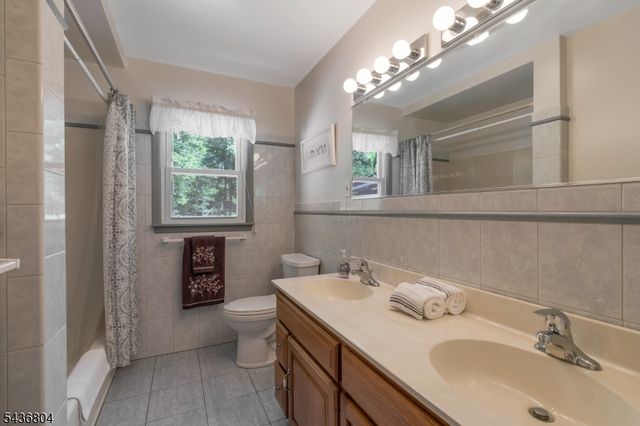 78 Bernard St, Branchburg Twp., NJ 08876
