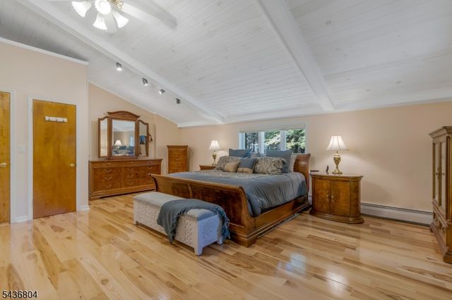 78 Bernard St, Branchburg Twp., NJ 08876
