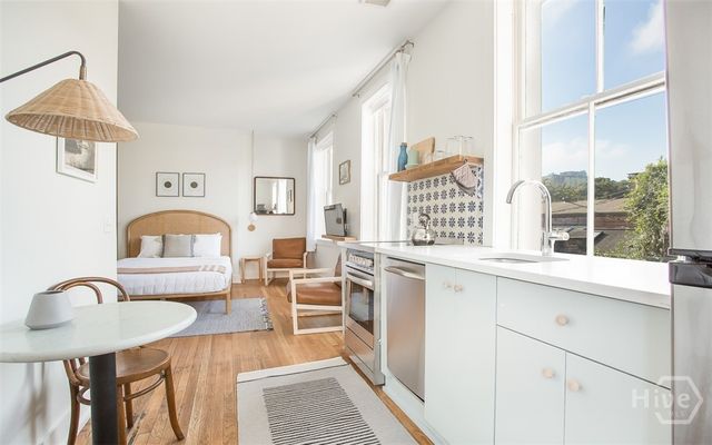 1 E Gordon Street 4, Savannah, GA 31401