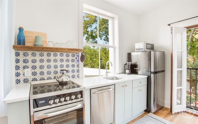 1 E Gordon Street 4, Savannah, GA 31401