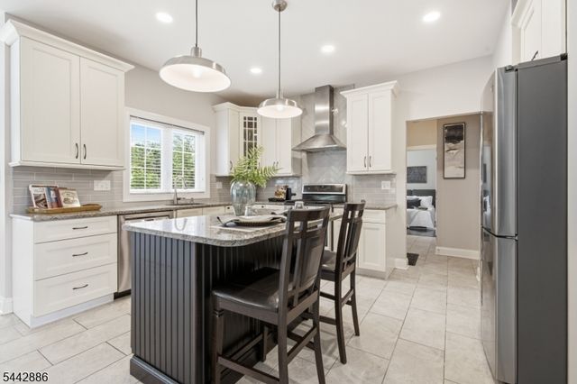284 Shelburne Pl, Hillsborough Twp., NJ 08844