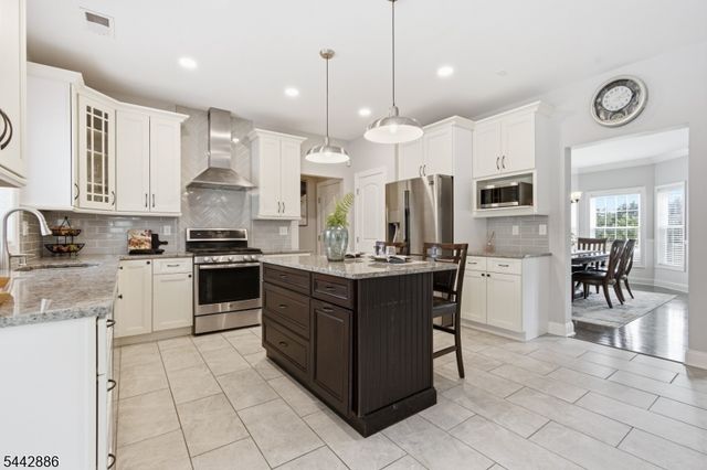 284 Shelburne Pl, Hillsborough Twp., NJ 08844