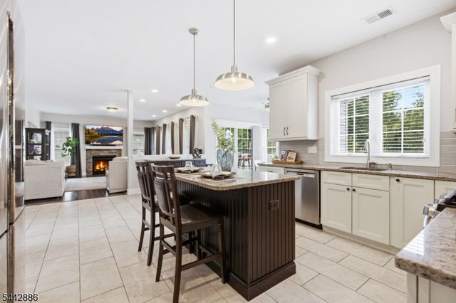 284 Shelburne Pl, Hillsborough Twp., NJ 08844