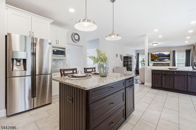 284 Shelburne Pl, Hillsborough Twp., NJ 08844