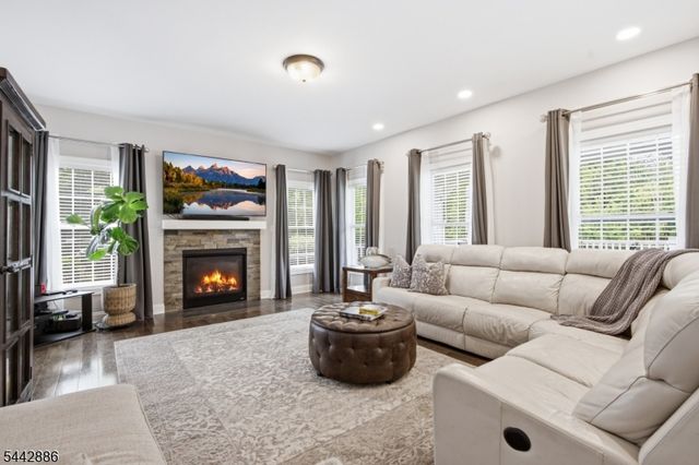 284 Shelburne Pl, Hillsborough Twp., NJ 08844