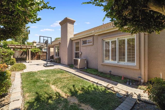 3349 Willowbrook Dr, Stockton, CA 95219