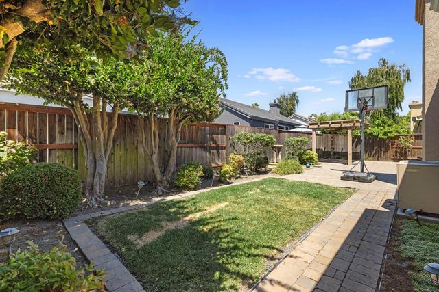 3349 Willowbrook Dr, Stockton, CA 95219