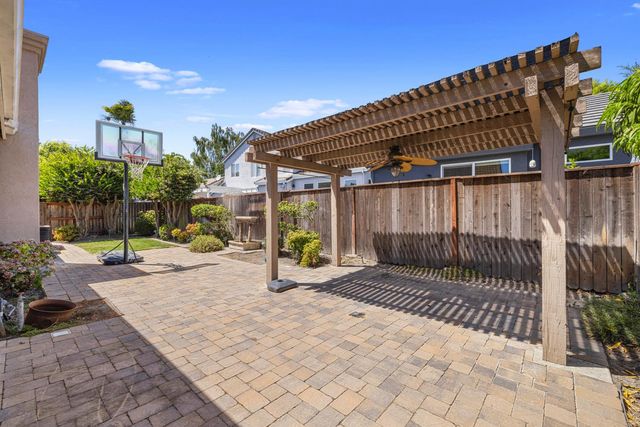3349 Willowbrook Dr, Stockton, CA 95219