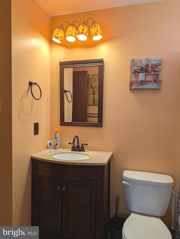 187 WYOMISSING DR, Pocono Lake, PA 18347