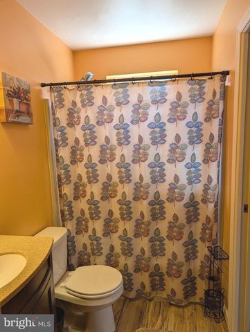 187 WYOMISSING DR, Pocono Lake, PA 18347