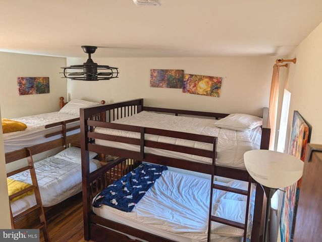 187 WYOMISSING DR, Pocono Lake, PA 18347