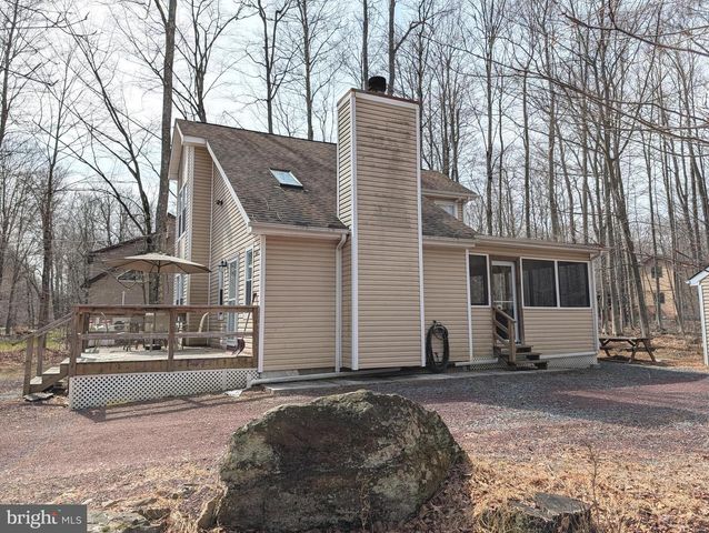 187 WYOMISSING DR, Pocono Lake, PA 18347