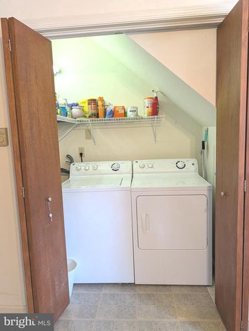 187 WYOMISSING DR, Pocono Lake, PA 18347