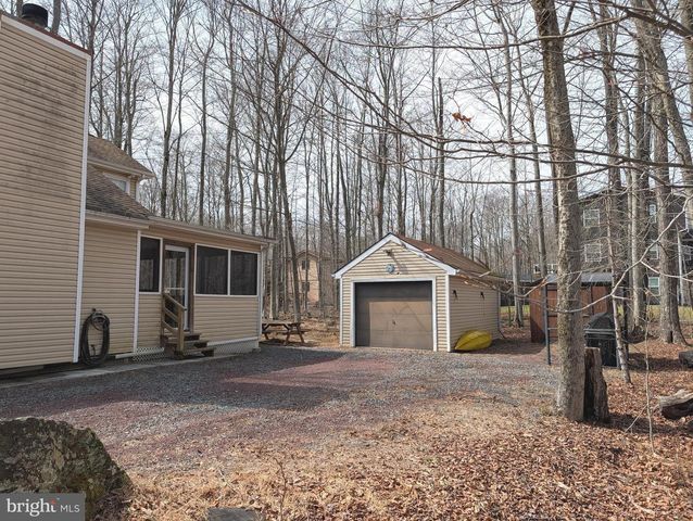 187 WYOMISSING DR, Pocono Lake, PA 18347