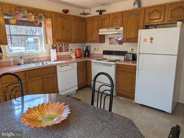 187 WYOMISSING DR, Pocono Lake, PA 18347