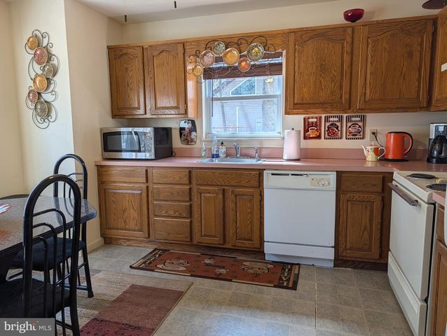 187 WYOMISSING DR, Pocono Lake, PA 18347