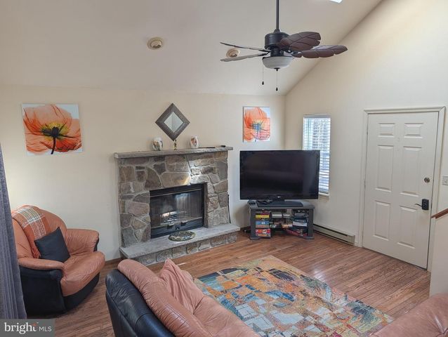 187 WYOMISSING DR, Pocono Lake, PA 18347