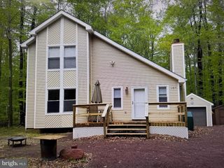 187 WYOMISSING DR, Pocono Lake, PA 18347