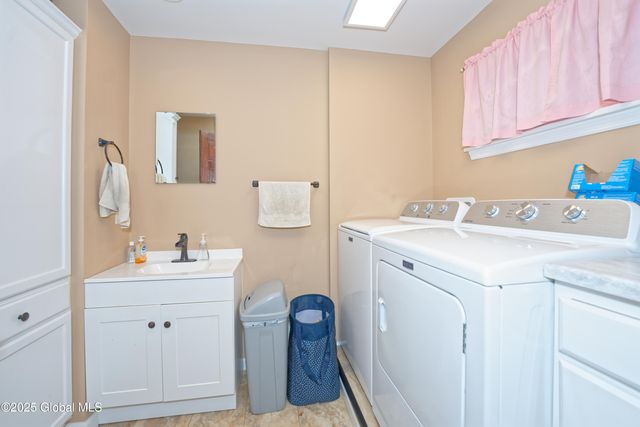 1146 Keyes Avenue, Schenectady, NY 12309