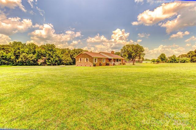404 Baxter Road, Cherryville, NC 28021