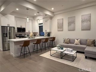 1205 Manzanita St, Silver Lake, CA 90029