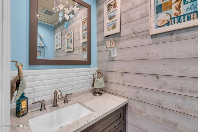 19 Ambler Lane, Aberdeen, NJ 07747