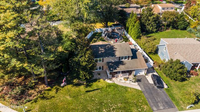 19 Ambler Lane, Aberdeen, NJ 07747