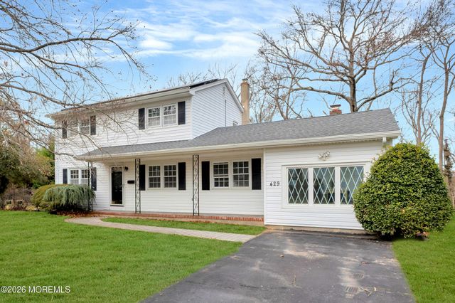 429 Lake Avenue, Oakhurst, NJ 07755