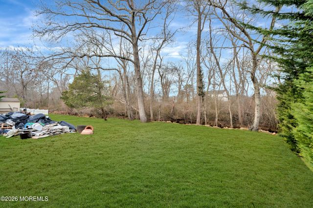 429 Lake Avenue, Oakhurst, NJ 07755