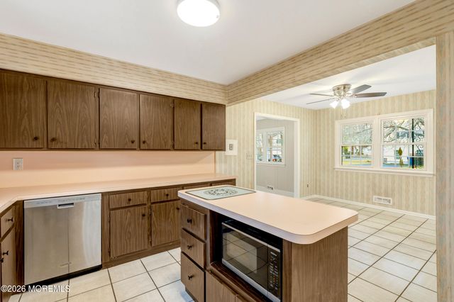 429 Lake Avenue, Oakhurst, NJ 07755