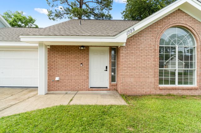1725 Colonial Court, Fort Walton Beach, FL 32547